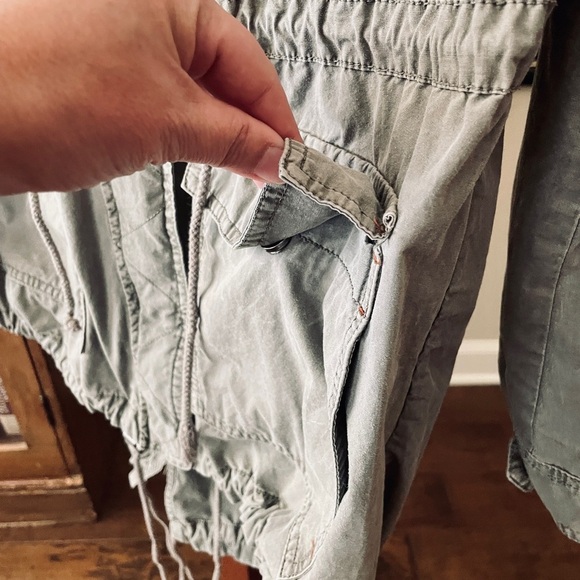 Levi’s women’s hooded utility jacket roll tab sleeves drawstring waist SZ S gray - Picture 5 of 16